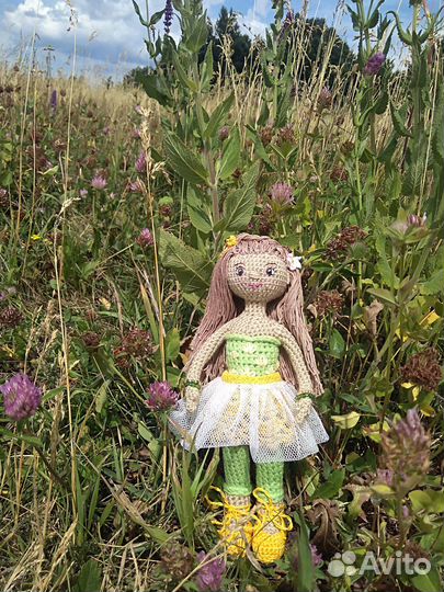 Кукла ручной работы (вязаная)