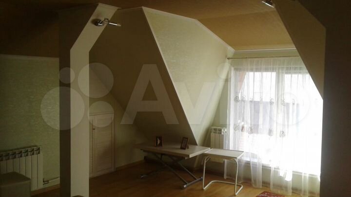 Коттедж 257 м² на участке 8 сот.