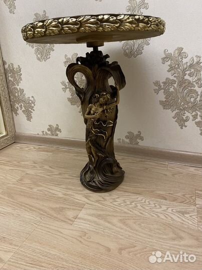 Декоративный столик