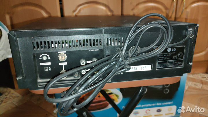 Видеомагнитофон LG W162W