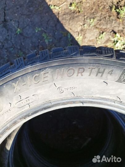 Michelin X-Ice North 4 215/60 R17