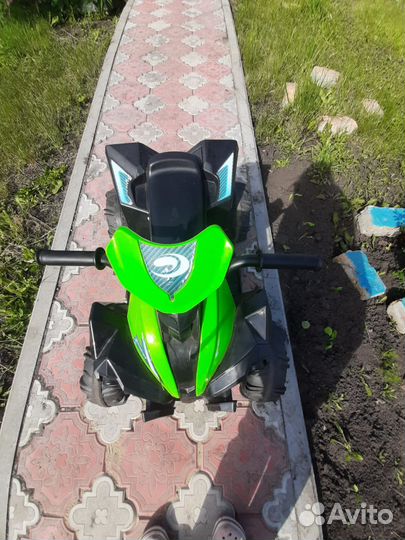 Детский электромобиль