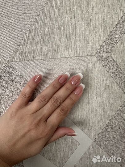 Модель на маникюр