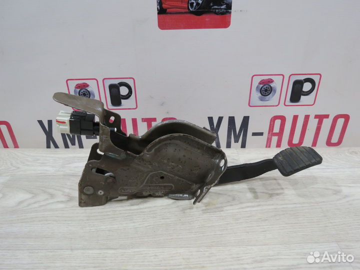 Педаль тормоза Renault Sandero 2
