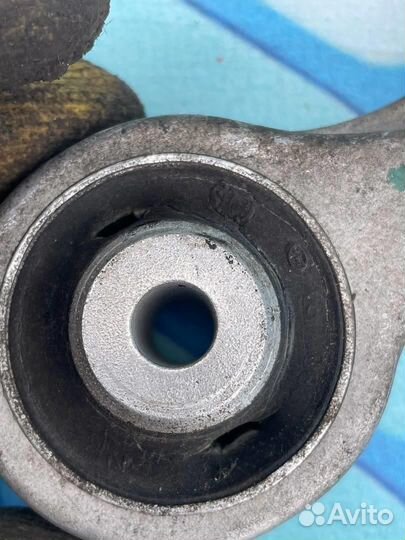 Рычаг передний верхний левый 8K0407505A