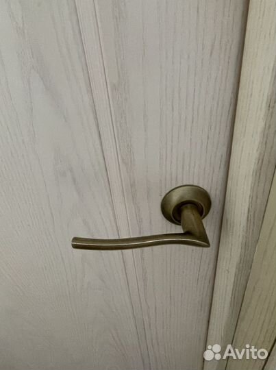 Дверь межкомнатная массив дерева