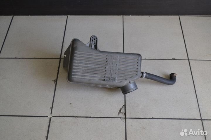 Резонатор воздушного фильтра Dodge Stratus 1