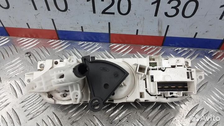 Блок управления климатической установкой Ford Focu