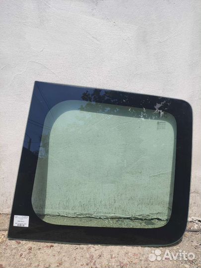 Стекло задней распашной двери Опель виваро