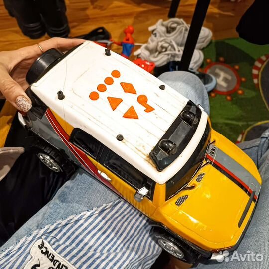 Внедорожник игрушка