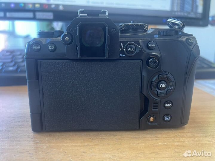 Цифровая фотокамера Olympus OM-1 на запчасти