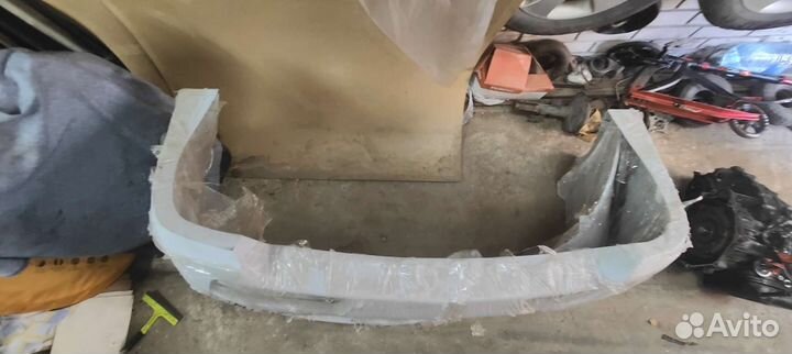 Бампер для Митсубиси каризма