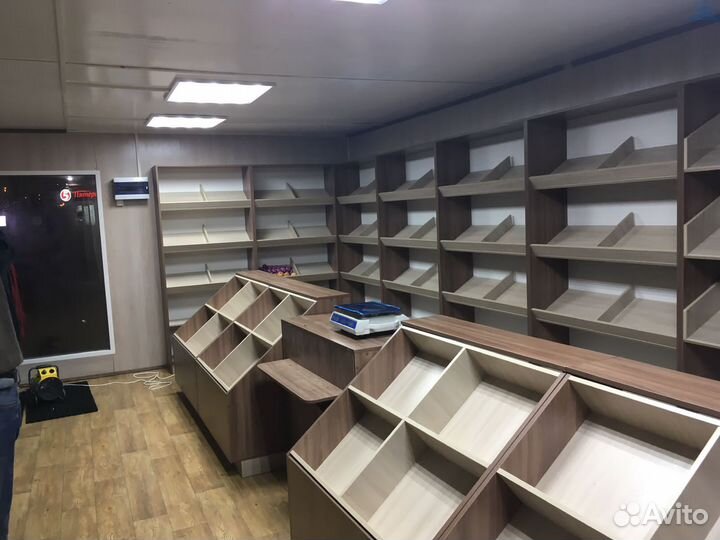 Торговые стеллажи в бутик