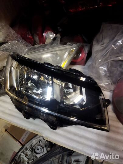 Фара правая Volkswagen Transporter T6 7L1941006B