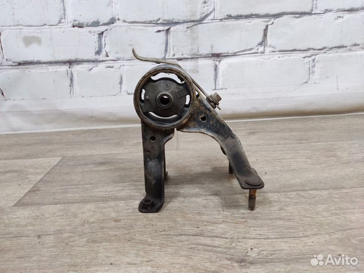 Опора двигателя задняя Carina E