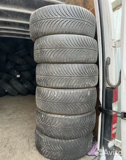 Goodyear Vector 4Seasons Gen-2 235/55 R17