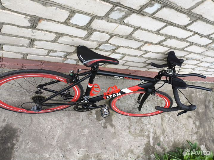 Шоссейный велосипед Titan