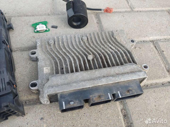 Блок управления двигателем 1.4 МКПП Пежо 206