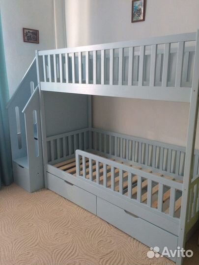 Детская двухъярусная кровать с лестницей комодом