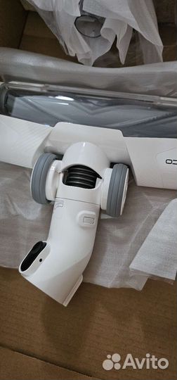 Вертикальный беспроводной пылесос новый