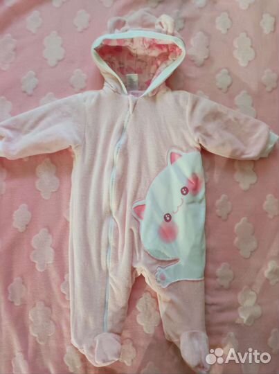 Комплект на выписку для девочки и комбинезоны