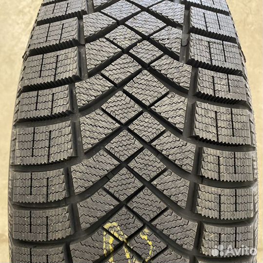 Pirelli Ice Zero FR 245/40 R18