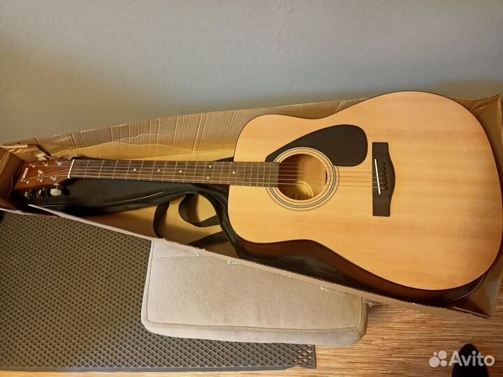 Yamaha f310 - Акустическая гитара с чехлом