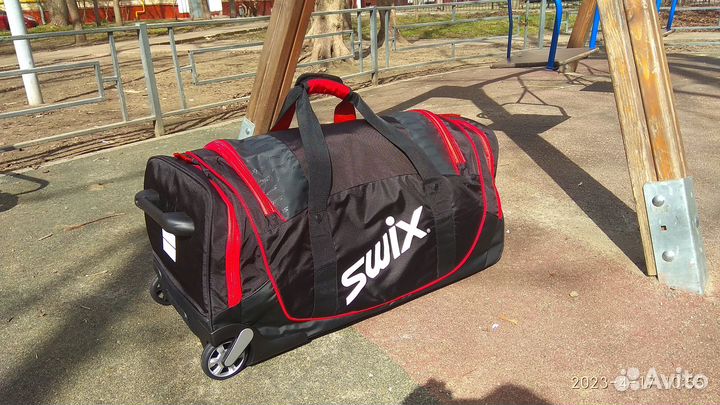 Сумка на колесах Swix