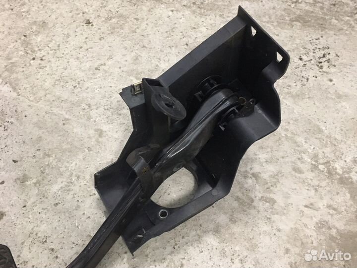 Педаль тормоза Mercedes W203 (3152)