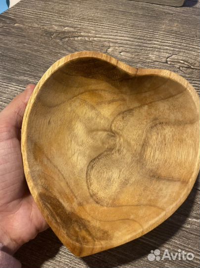 Тарелка деревянная в виде сердца