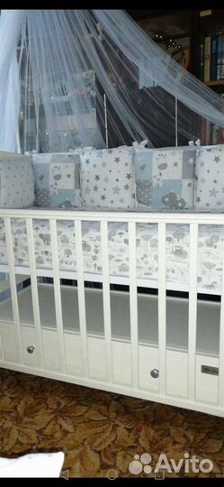 Детская кроватка с универсальным маятником и ящико