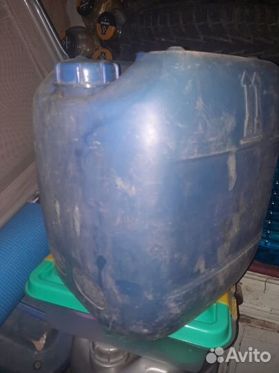 Пластиковые канистры по 20 л