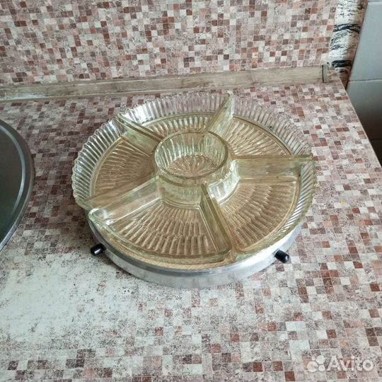 Хрустальная менажница крутиться