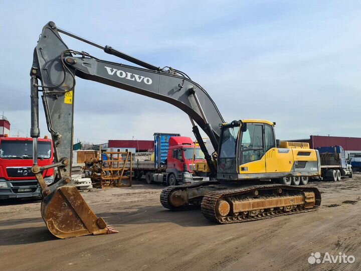 Гусеничный экскаватор Volvo EC300DL, 2014
