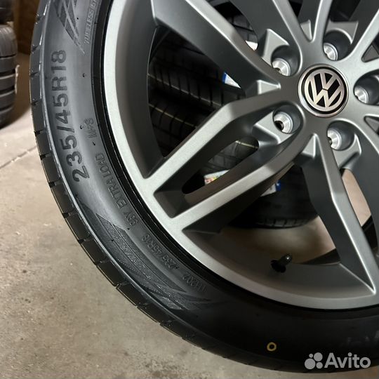 Колеса на Volkswagen r18 235/45 Новые