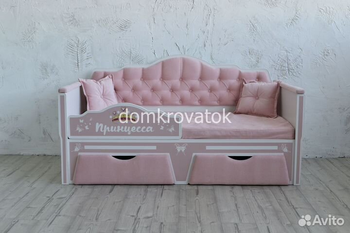 Кровать мягкая