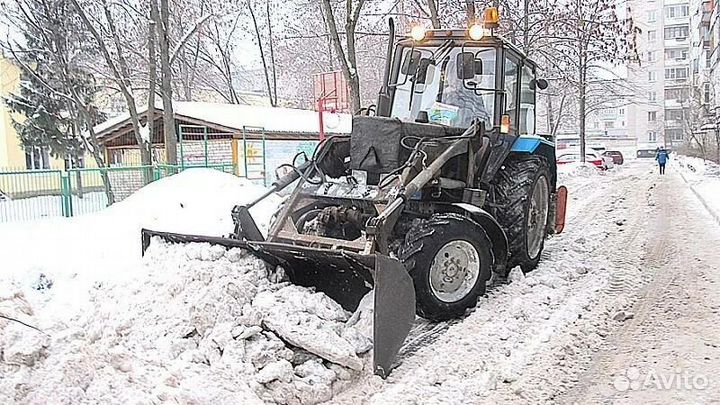 Уборка и чистка снега с трактором