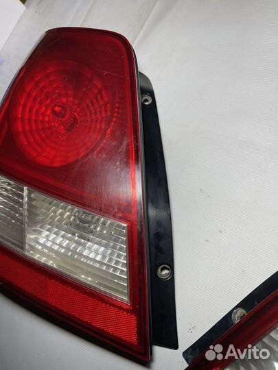 Задний правый фонарь на Kia Sorento 1 оригинал