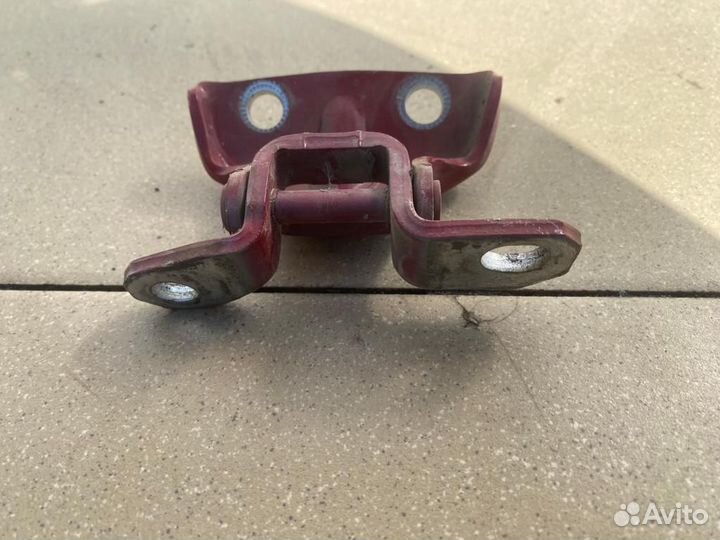 Петля двери задняя правая Kia Ceed (ED)