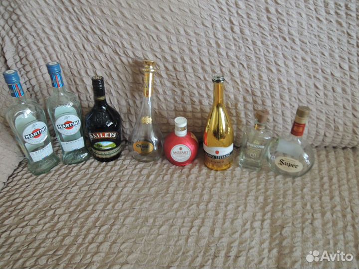 Стеклянные бутылки, сабля