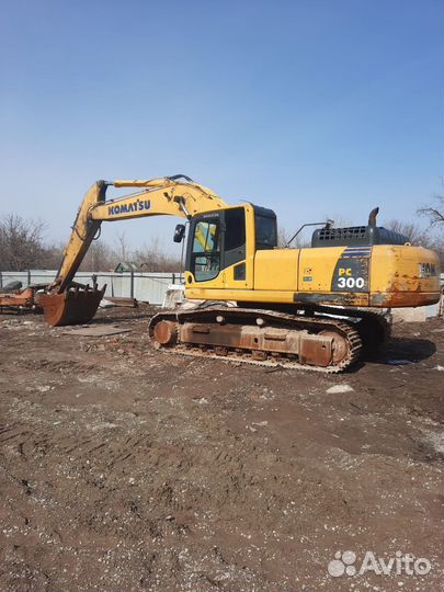Гусеничный экскаватор Komatsu PC300-8M0, 2015