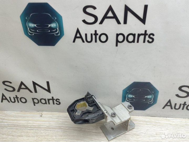 Кронштейн радиатора правый Bmw 3 F30 N55B30 2012