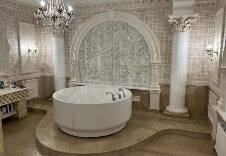 Дом 560 м² на участке 11,8 сот.