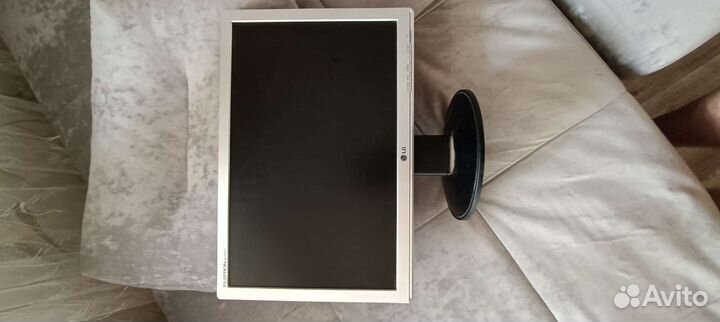 Монитор LG flatron e 1942