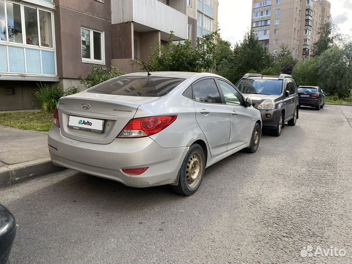 Hyundai Solaris 1.6 AT, 2012, битый, 182 000 км