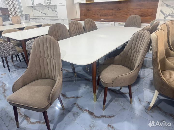 Стол и стулья