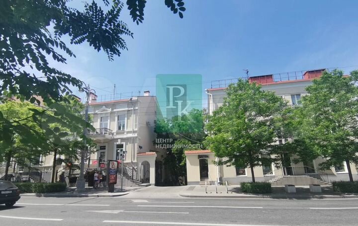 Отдельно стоящее здание в центре города на Большой