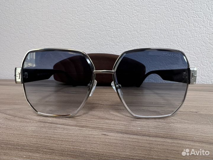 Солнцезащитные очки tom ford