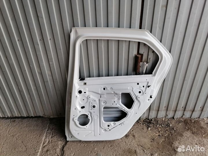 Дверь задняя боковая Renault Logan 2 правая