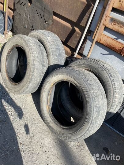 Bridgestone Blizzak Revo1 215/65 R16